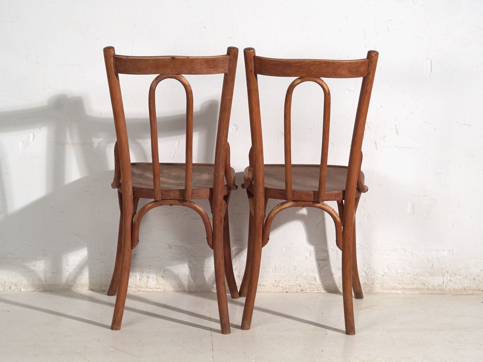 photo furniture Antique Set Of 6 Bentwood Thonet Chairs – Central Europe, Circa 1900