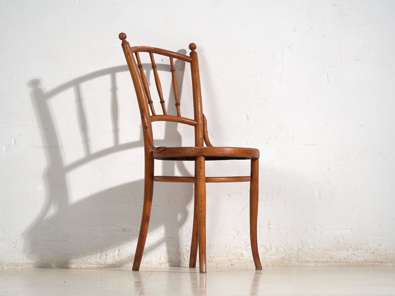 photo furniture Antique Set Of 2 Bentwood Chairs – Central Europe, Circa 1900