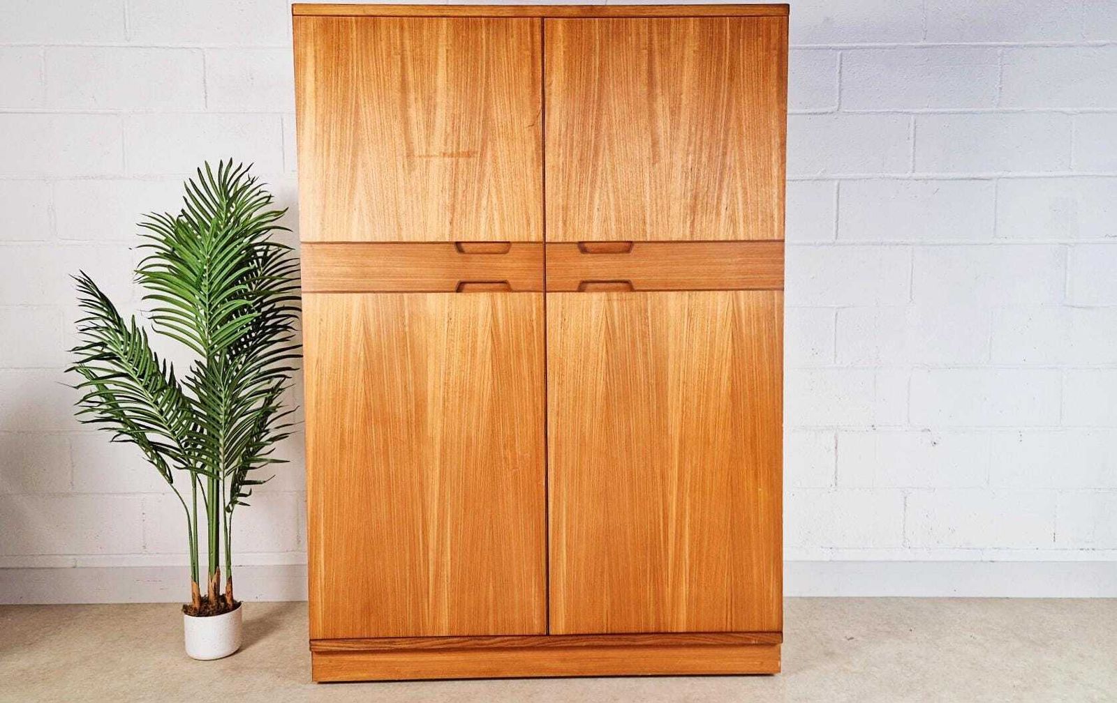 Gunther Hoffstead For Uniflex Q Range Vintage Mid Century Blonde Teak Double Wardrobe Pg187.
