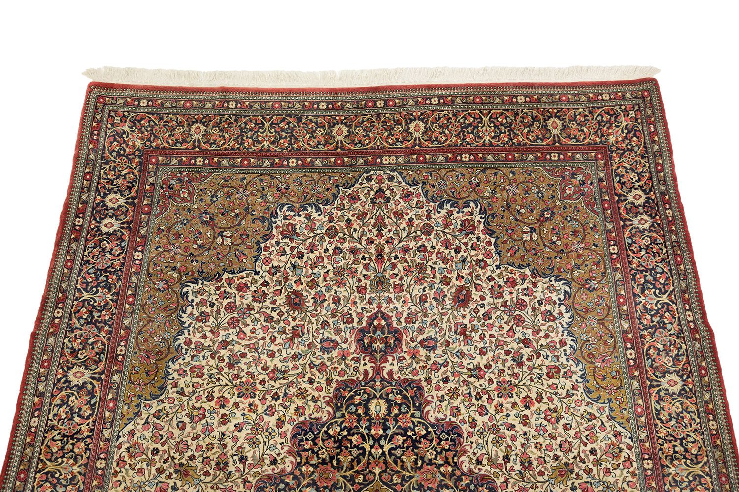 Ghom Rug, 307 × 215 Cm, Floral Medallion Design photo Textiles