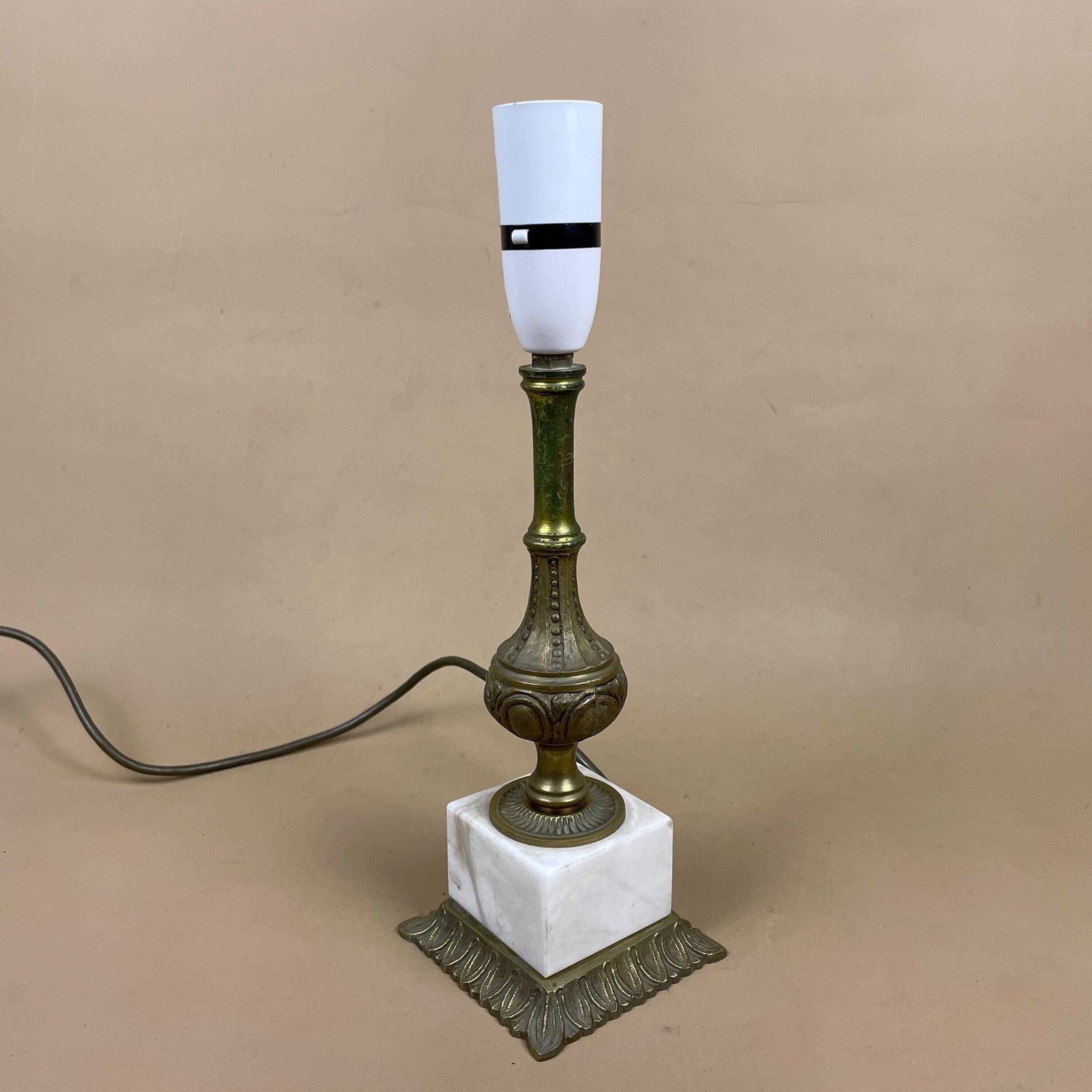 White Onyx Marble Lamp Light Bedside Brass Gold Metal Ornate Detail Vintage Square Base Pillar Column Antique Vintage Stone Side