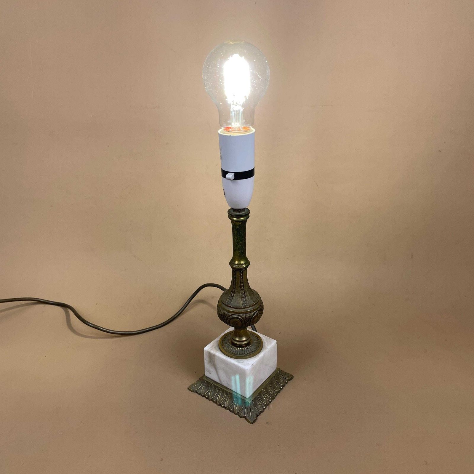 photo furniture White Onyx Marble Lamp Light Bedside Brass Gold Metal Ornate Detail Vintage Square Base Pillar Column Antique Vintage Stone Side