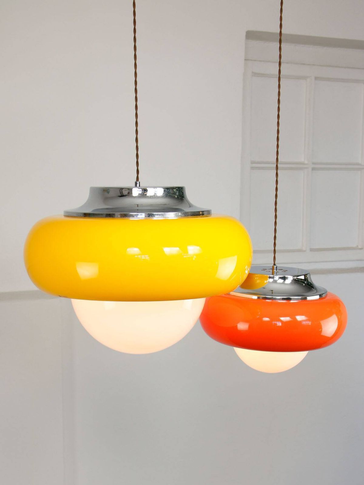 Space Age model Best hanglampen van Guzzini, jaren 1970, set van 2 photo 2819.0