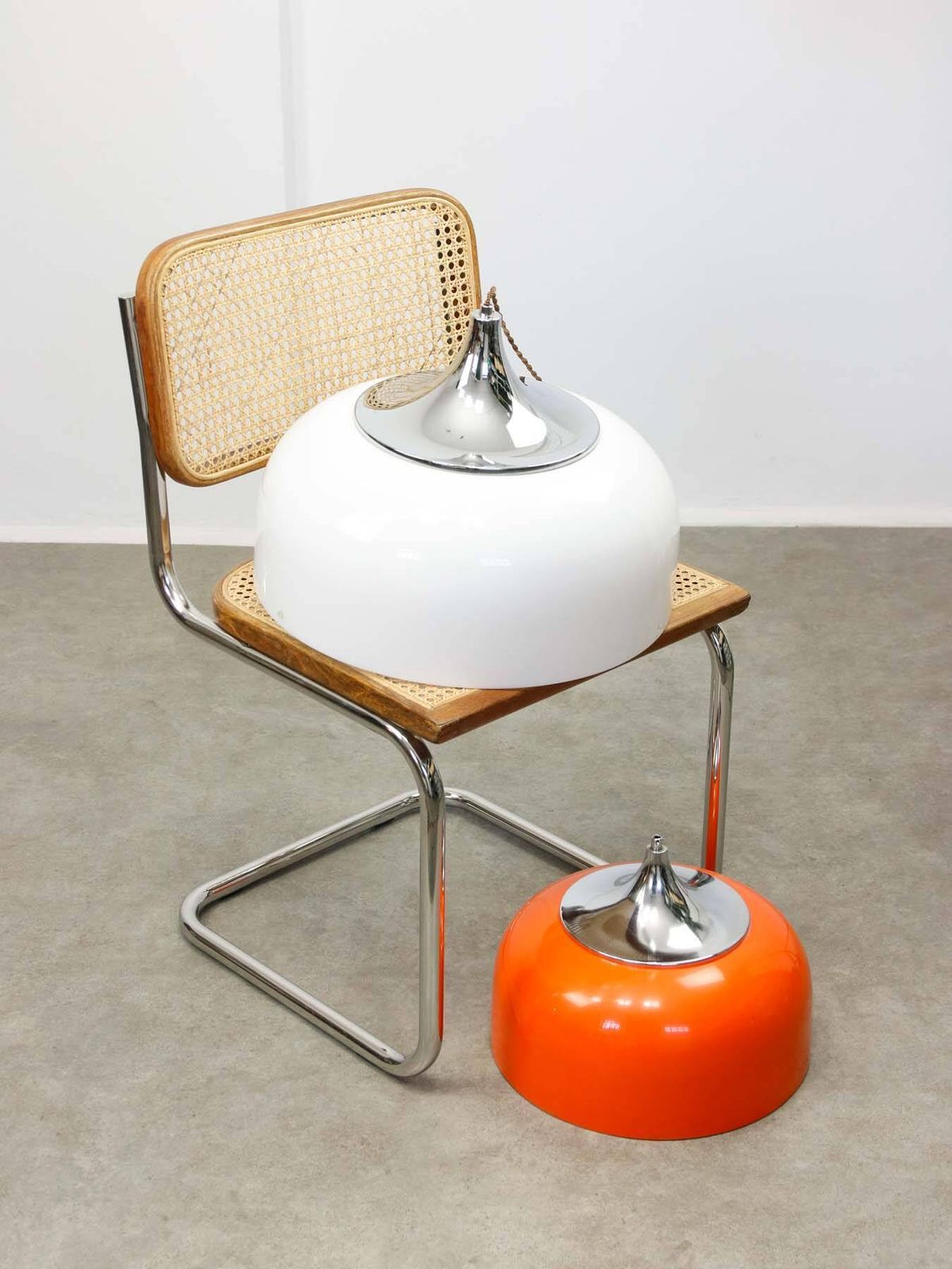 Grote Space Age hanglamp in wit van Guzzini, jaren 1970 photo vintage
