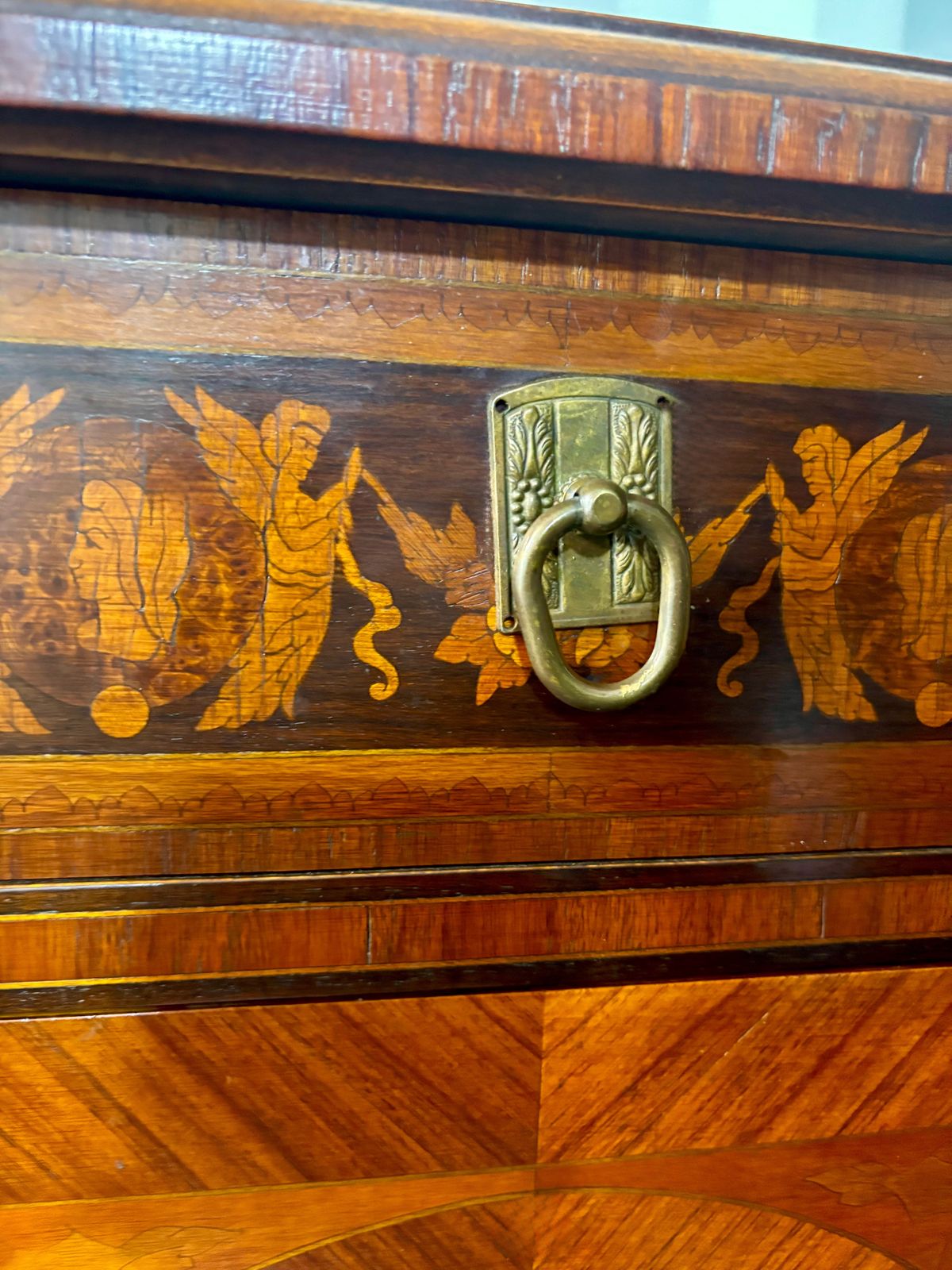 Italian Louis XVI Style Inlaid Chest Of Drawers By Guiseppe Maggiolini – Speciality photo for sale
