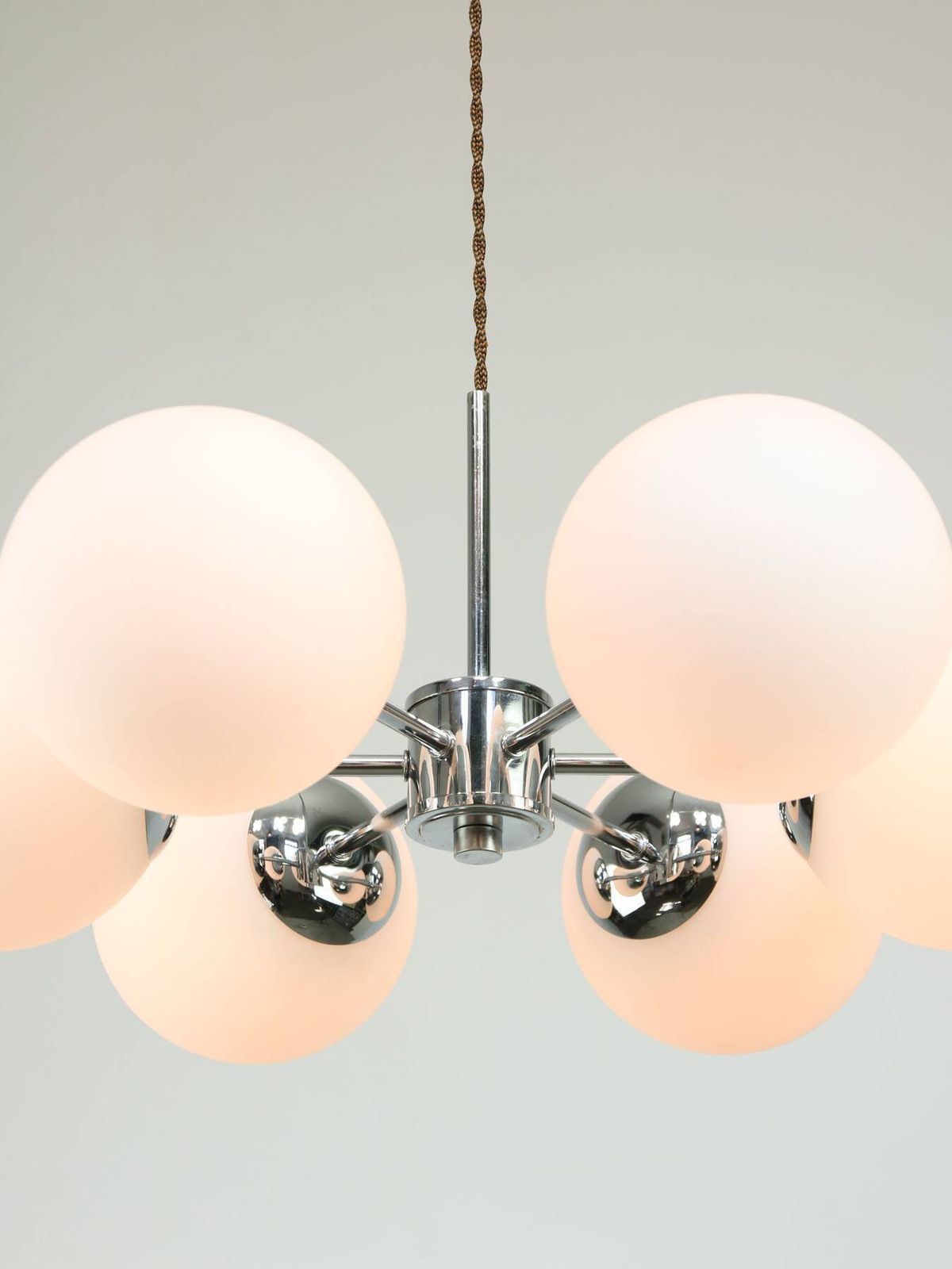 Space Age Italiaanse Sputnik Kroonluchter in Chroom en Opaal Glas, jaren 1970 photo for sale