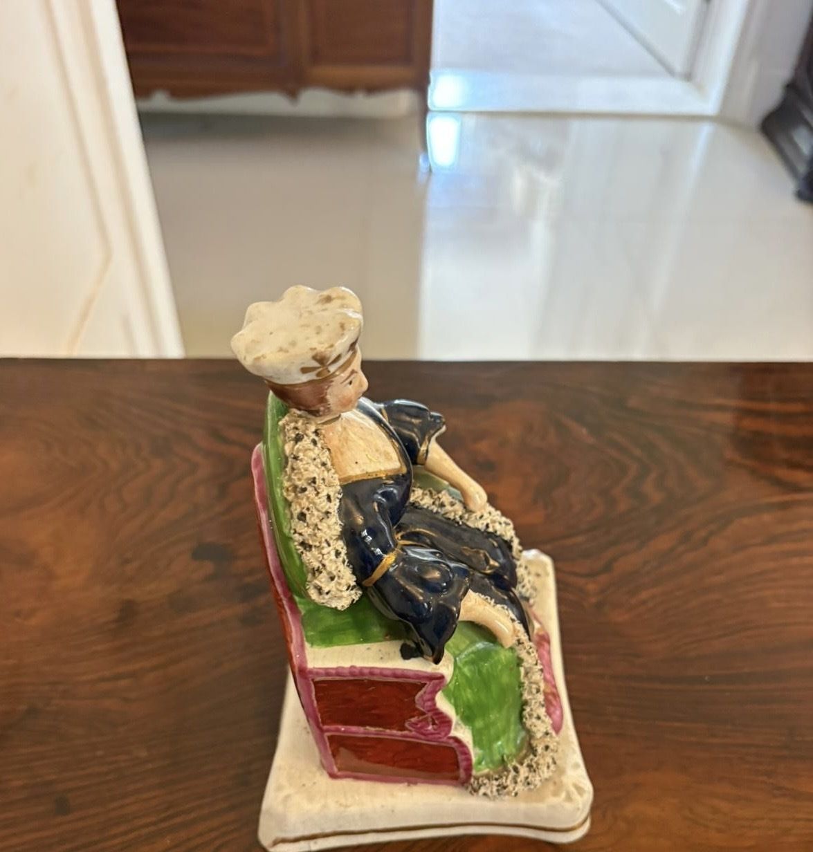 Antique Staffordshire Queen Victoria Figure Flatback Seated Ceramic Ornament Crown Cobalt Blue photo vinterior