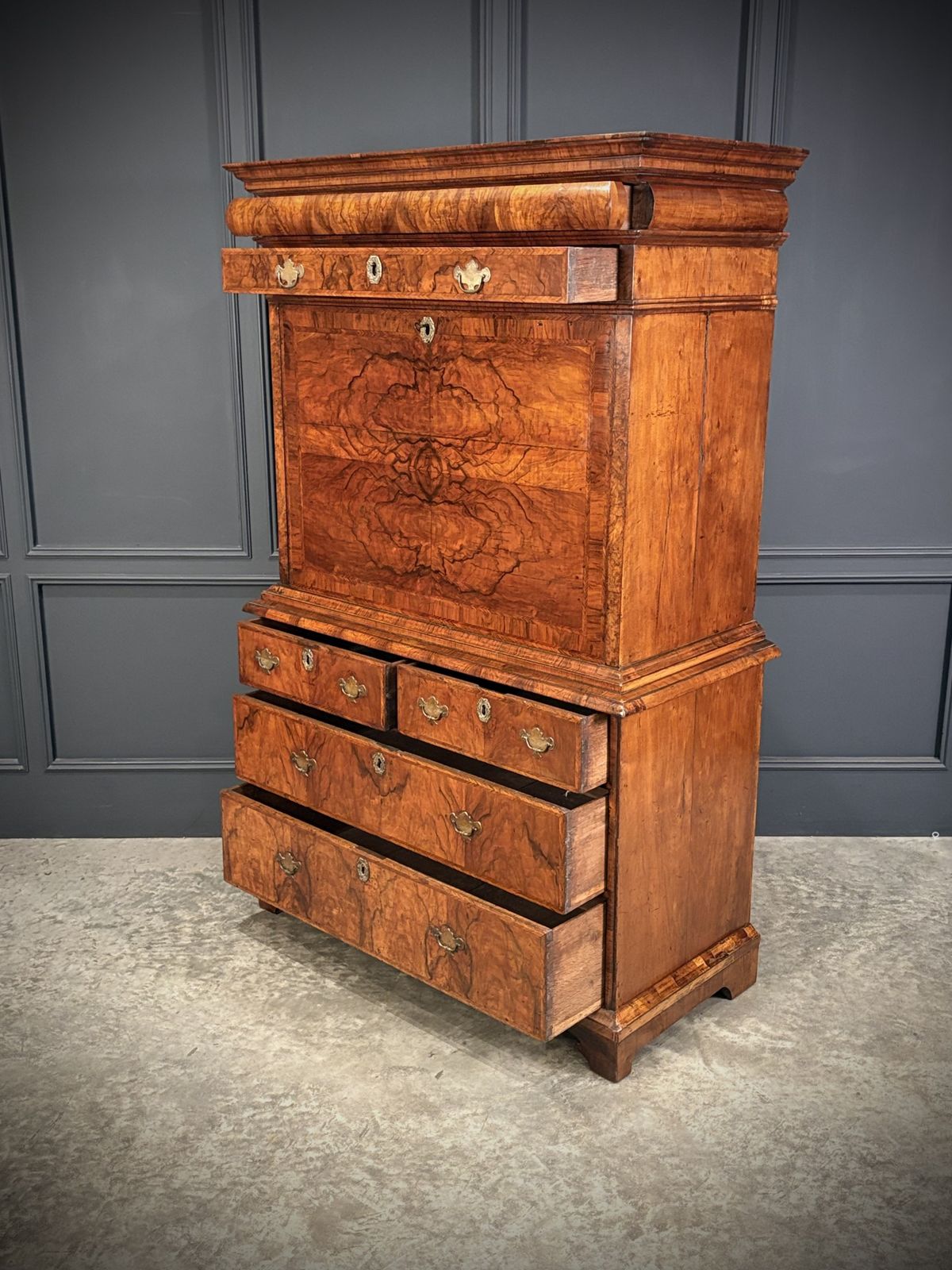 4250.0 Queen Anne Walnut Secretaire Chest / Escritoire photo