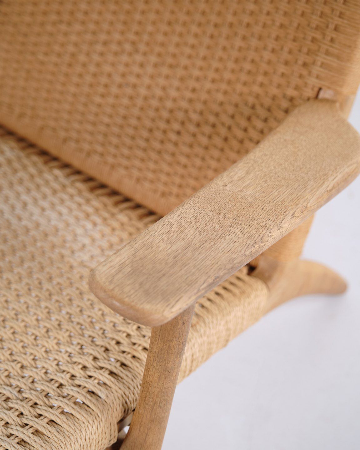 Ch25 Lounge Chair In Patinated Solid Oak And Woven Paper Cord By Hans J. Wegner photo 2853.0