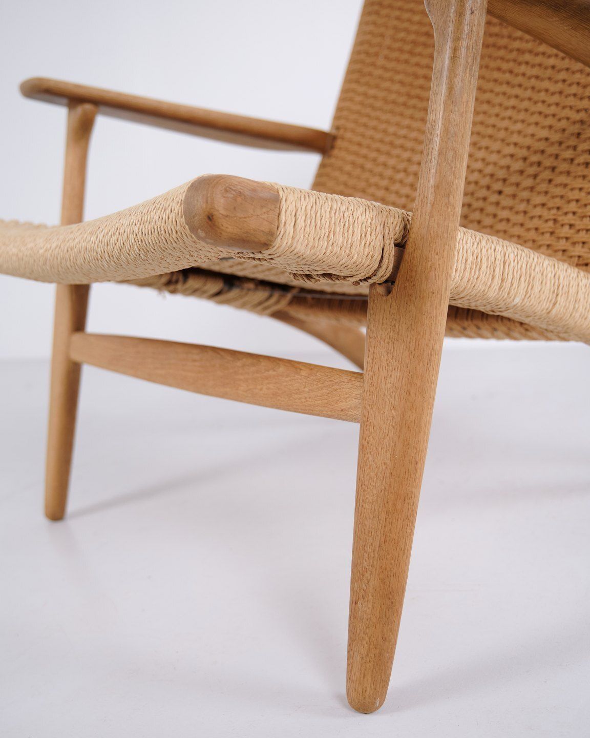 Ch25 Lounge Chair In Patinated Solid Oak And Woven Paper Cord By Hans J. Wegner photo vinterior