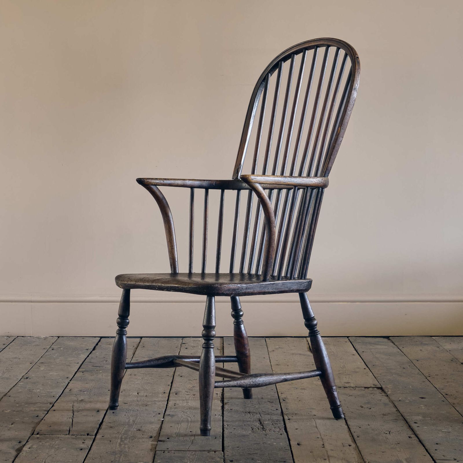 photo furniture Early 19th Century Hoop Back Windsor Chair