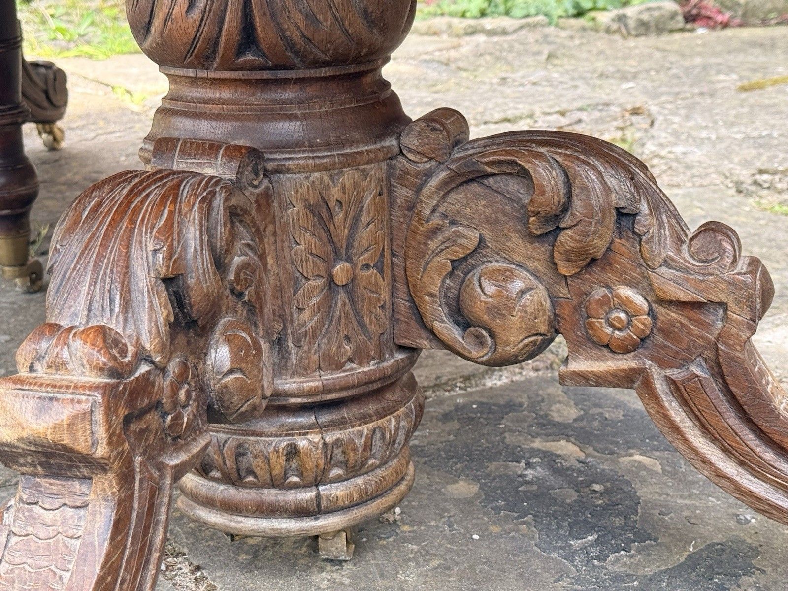 photo vintage Rare French Antique Carved Oak Henri II Extending Split Pedestal Dining Table