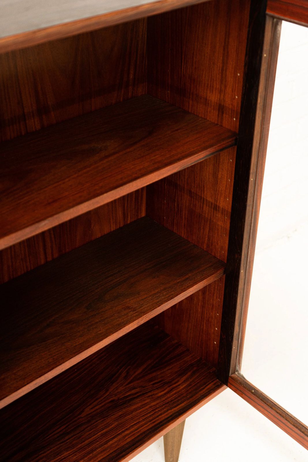 Poul Hundevad Rosewood & Glass Bookshelf photo vinterior