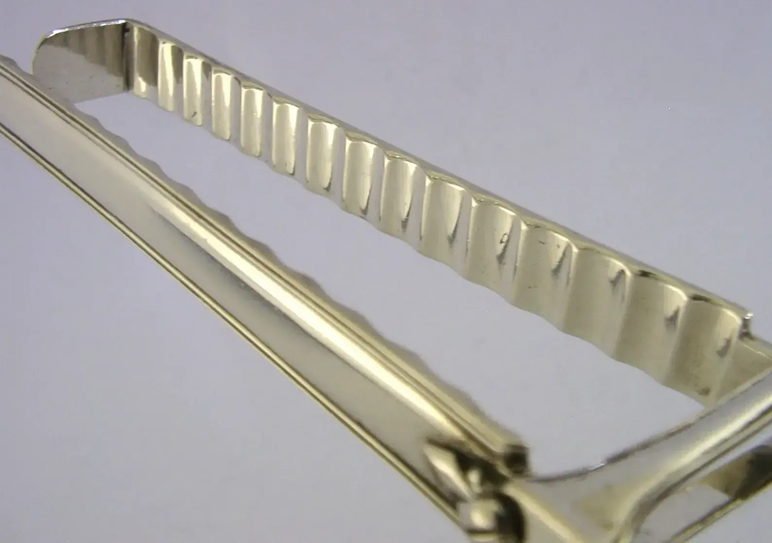 Pince de service en argent massif sterling, armes des Willoughby, époque georgienne, vers 1780 photo furniture