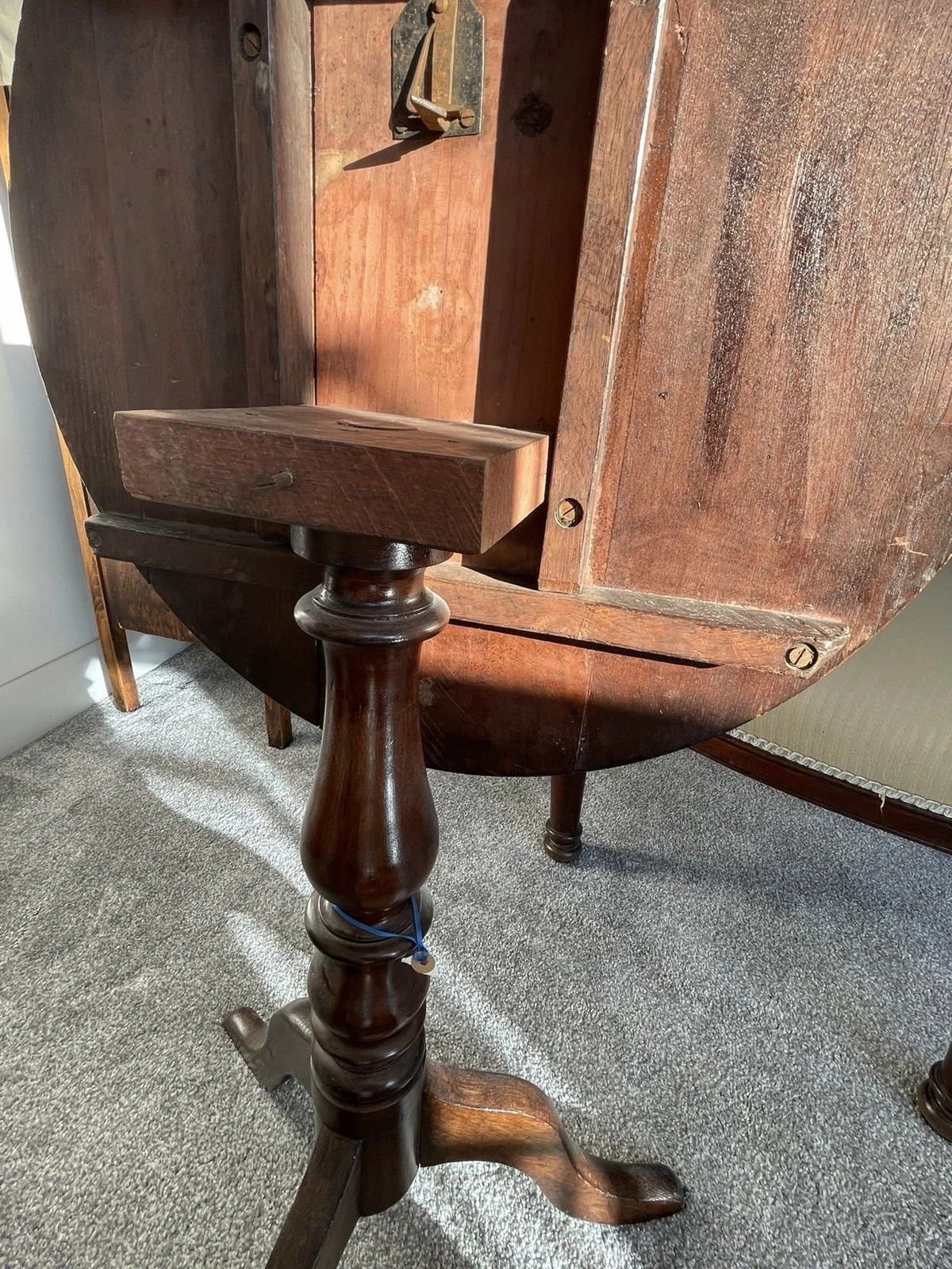 Antique Dark Oak Tilt Top Tripod Pedestal Side Tea Table photo vinterior