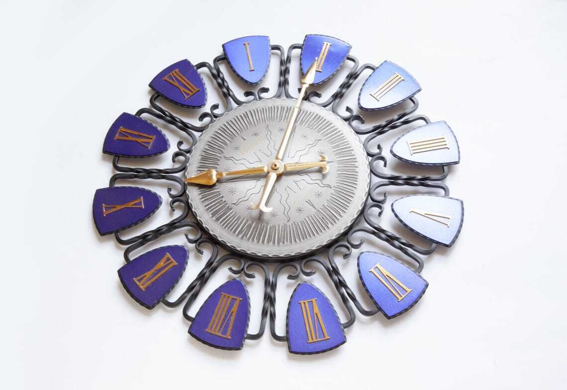 1960s Europa Smeedijzeren Wandklok Mid-Century Atomic Duitsland Modernisme Starburst Junghans Blauw Goud photo furniture