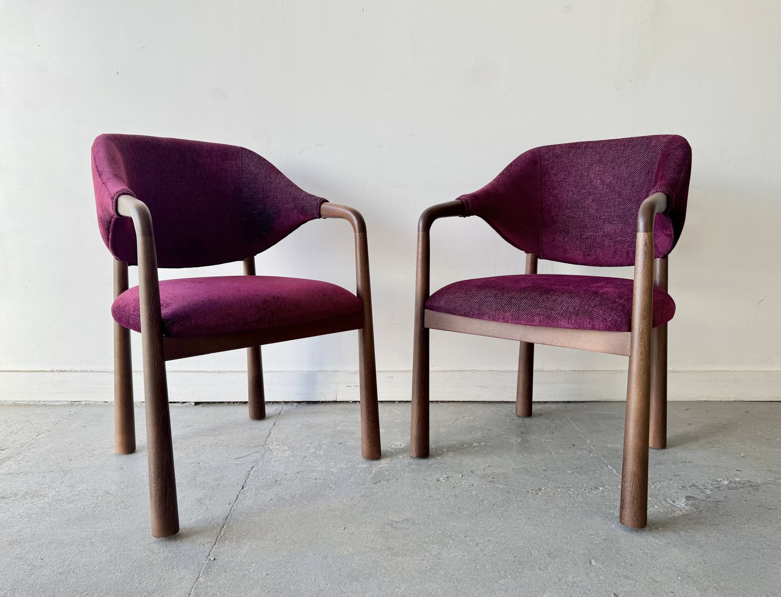 Pair Of Purple Velvet Dining Chairs With Arms By Casa Padrino photo furniture