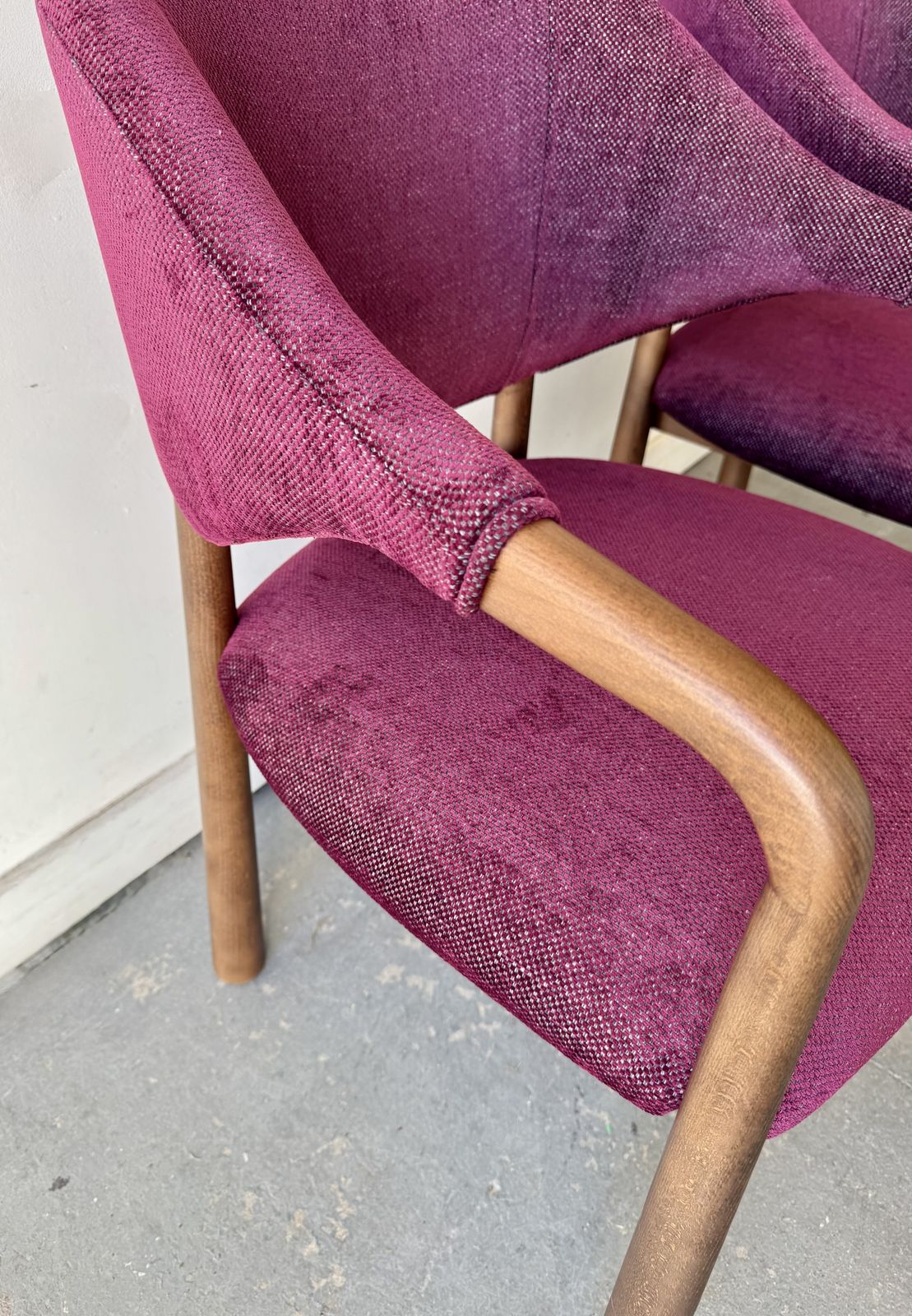 540.0 Pair Of Purple Velvet Dining Chairs With Arms By Casa Padrino photo