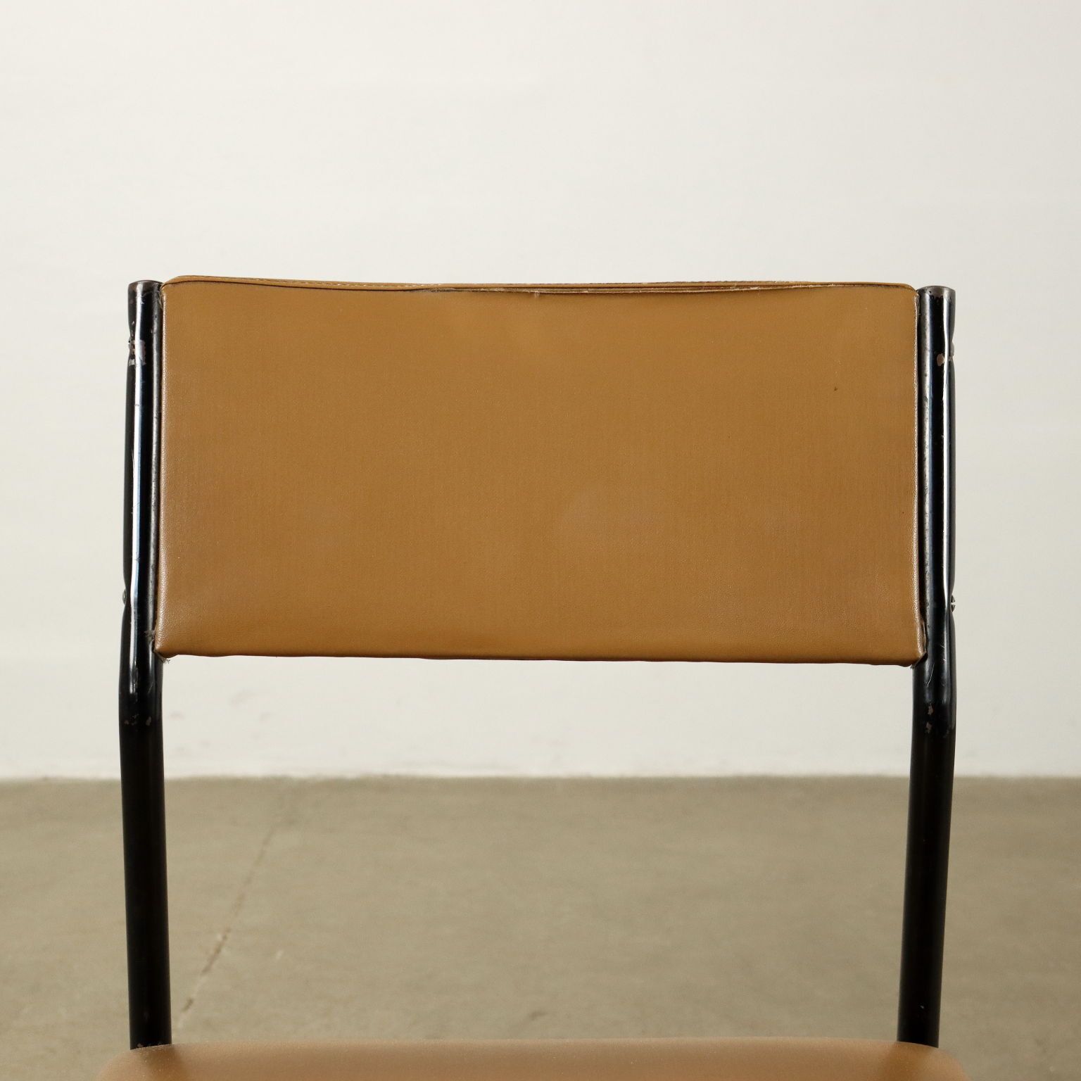 Vintage jaren 1960 stoelen, geëmailleerd metaal, skai bekleding, schuimvulling photo Meubels