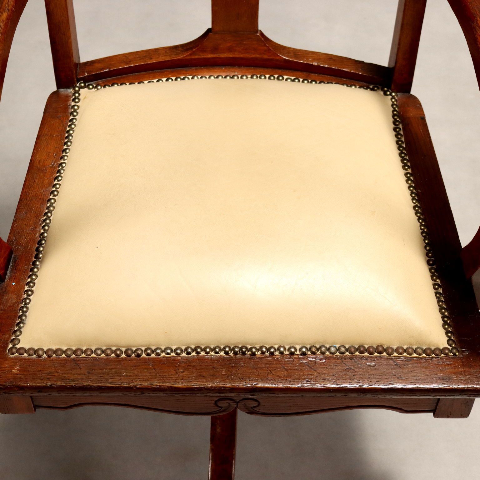 Fauteuil pivotant d'époque en chêne à roulettes, Royaume-Uni, XXe siècle photo 440.0