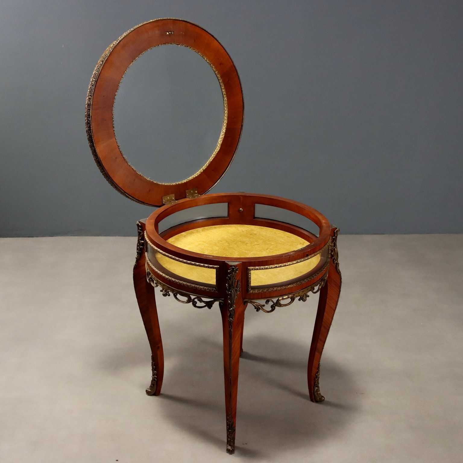 Antieke vitrinetafel Napoleon III Bois De Rose, begin 20e eeuw photo Meubels