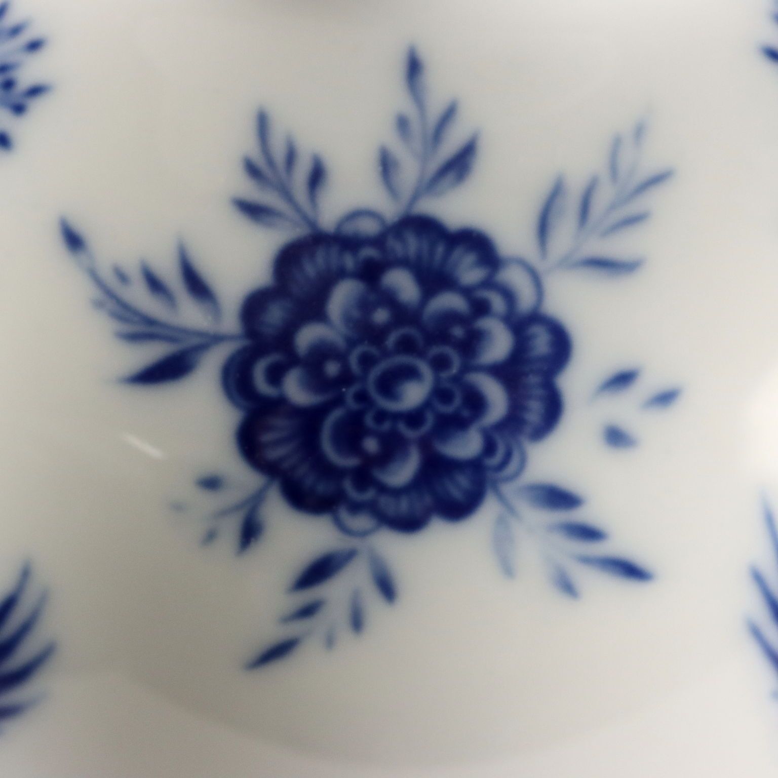 photo furniture Vases d'époque Heinrich Selb Bavaria en porcelaine, Allemagne, XXe siècle