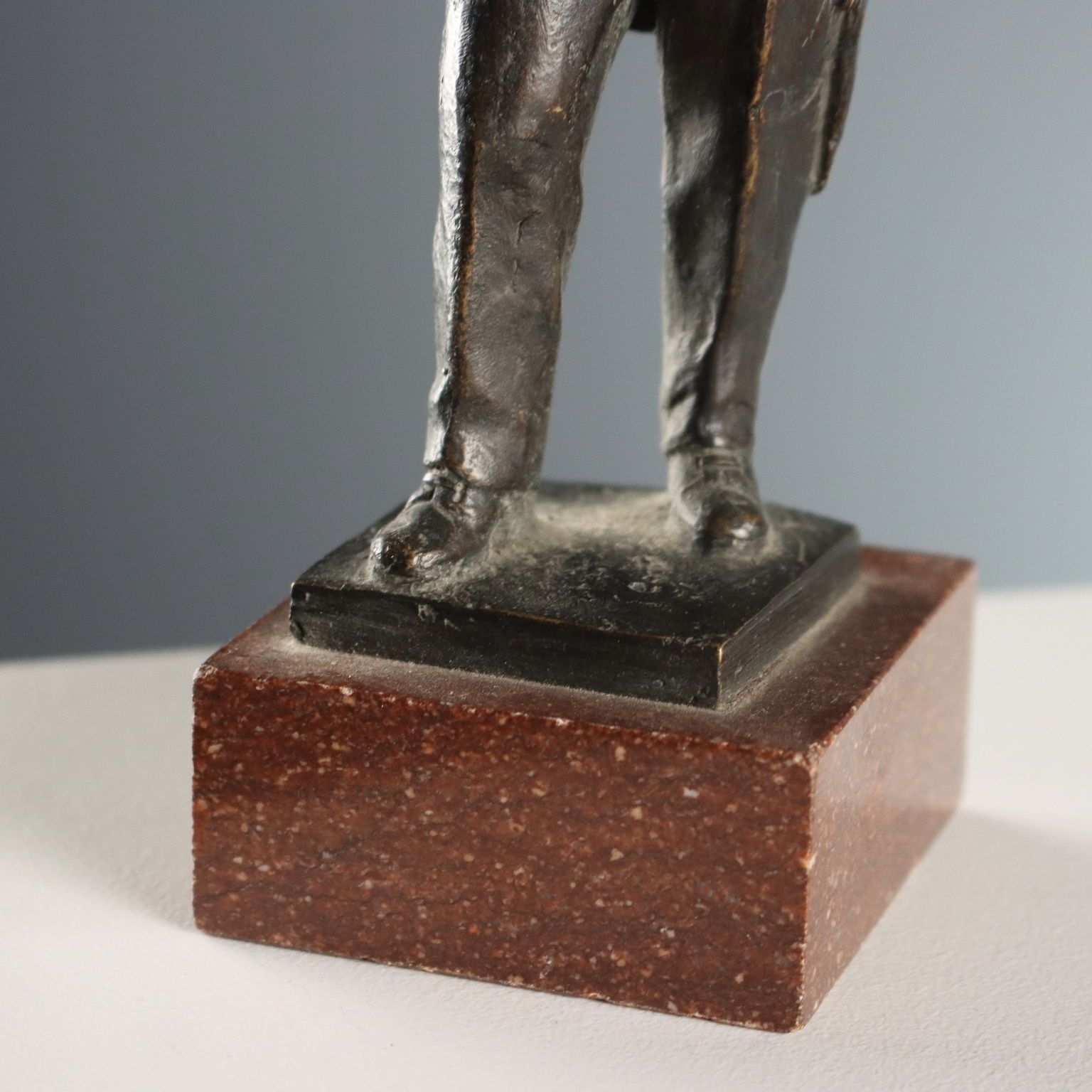 Figurine moderne Carabiniere en bronze, Italie, milieu du XXe siècle photo 190.0