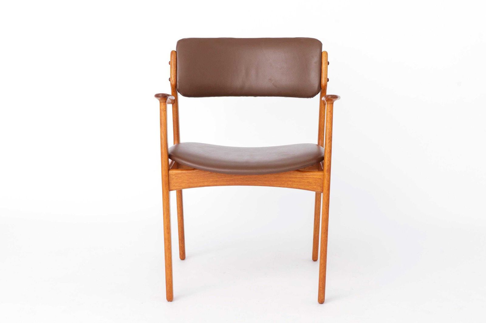 Vintage Erik Buch Model 49 fauteuils in teakhout, Denemarken ca. jaren 1960 – set van 2 Deense mid-century eetkamerstoelen photo Meubels