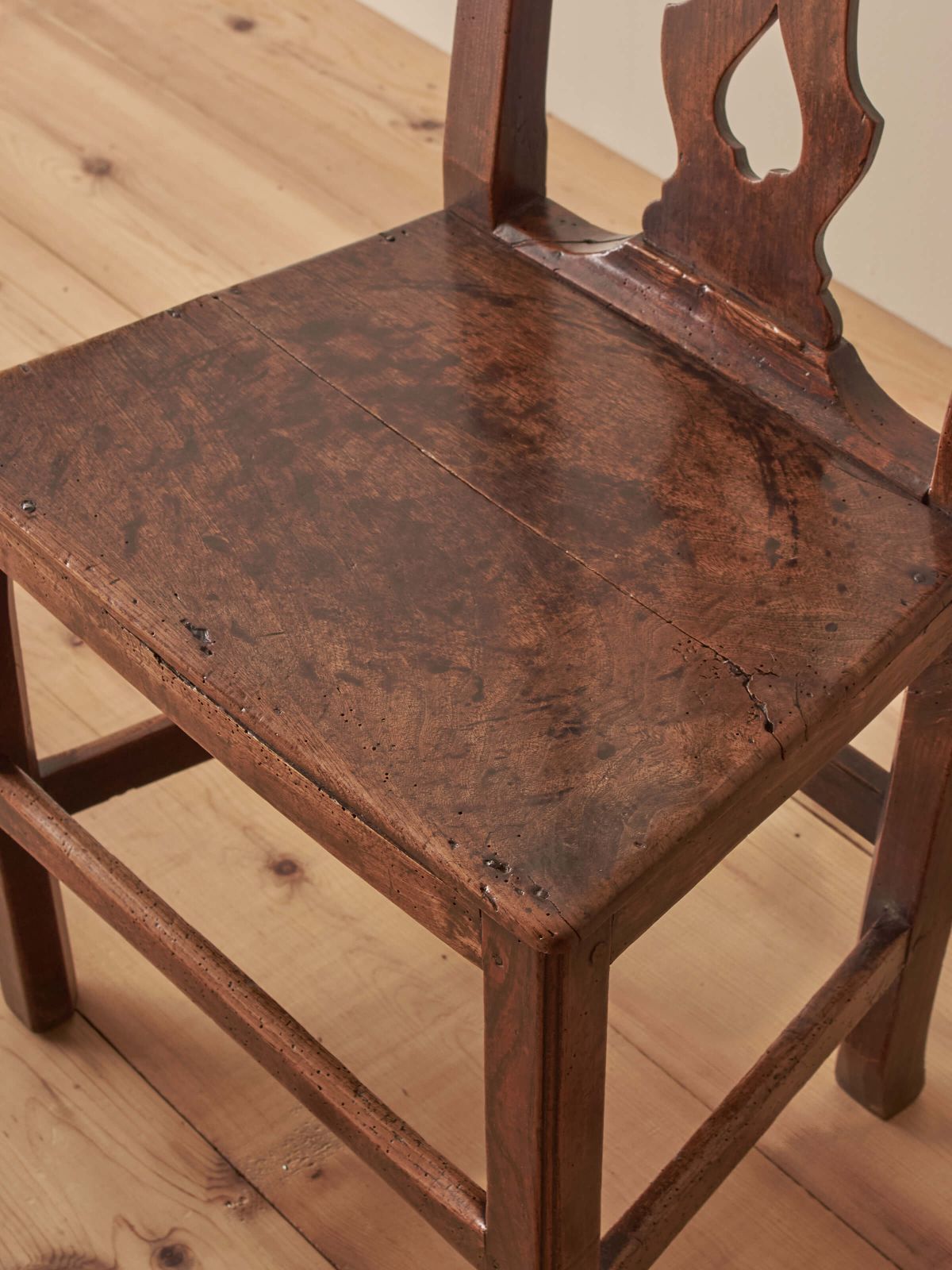 Georgian Elm Country Chair, 1700s photo vinterior