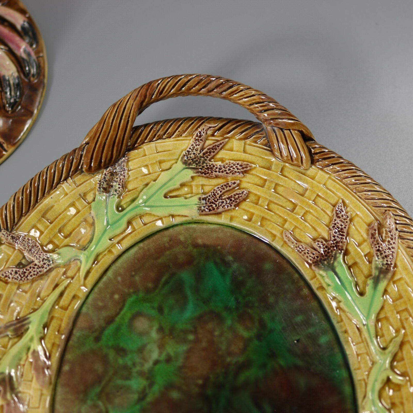 3145.0 George Jones Majolica Schotel met Kreeft photo