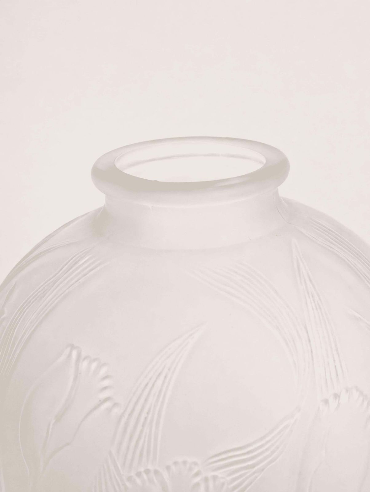 Mid Century Modern French Vase Lalique Style Frosted Glass Floral Motifs 60s photo vinterior