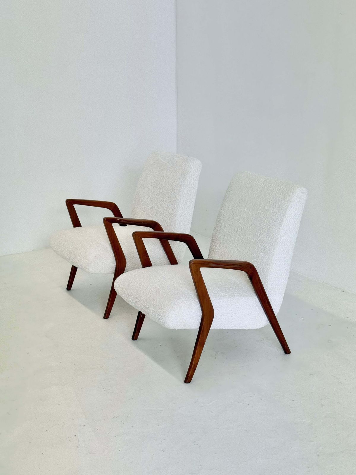 1900.0 Italian Mid Century Lounge Armchair In Cherry Wood With White Buckle photo