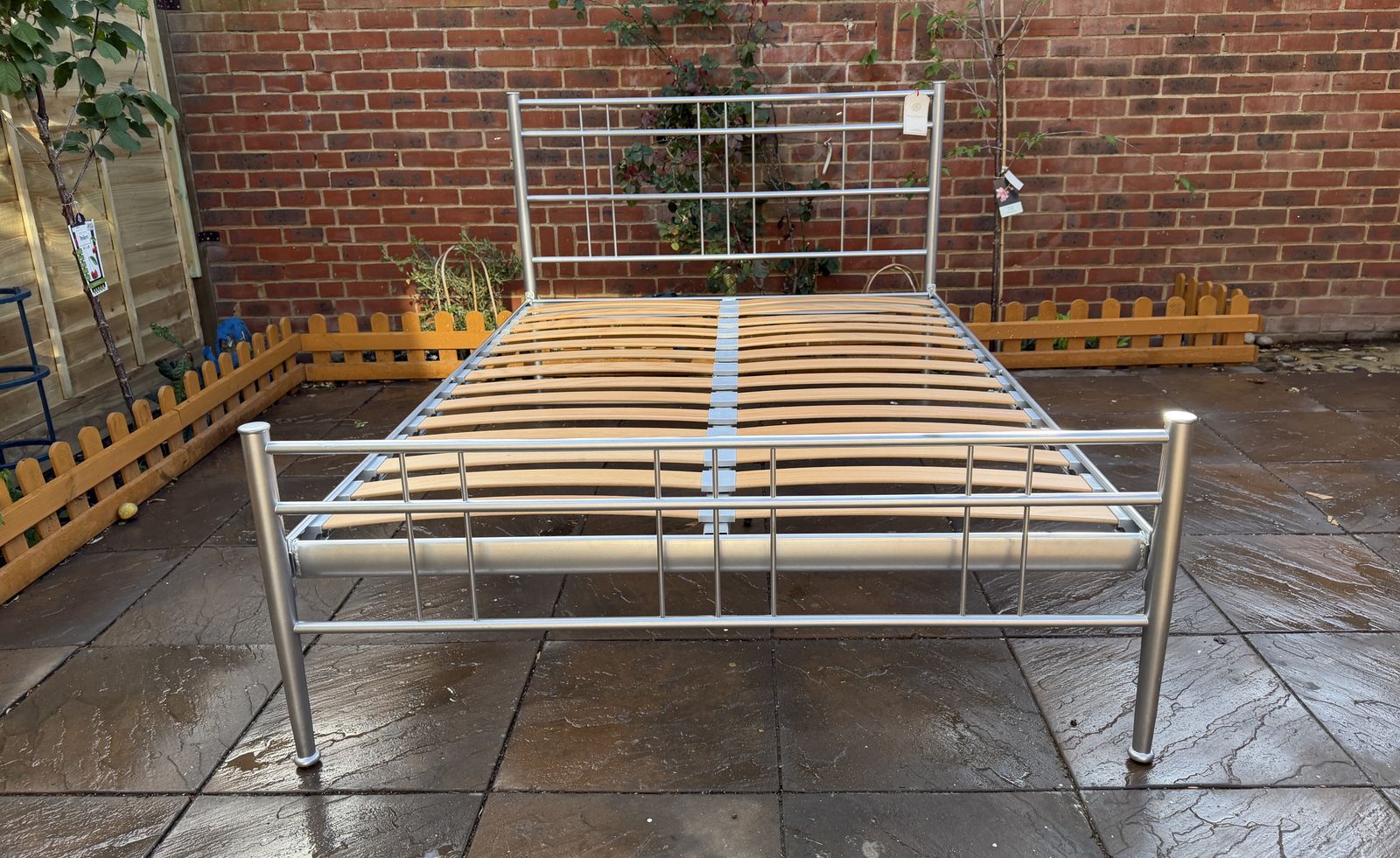 Pretty “The Original Bed Company” Milano Iron / Metal Double Size Frame, Great Condition