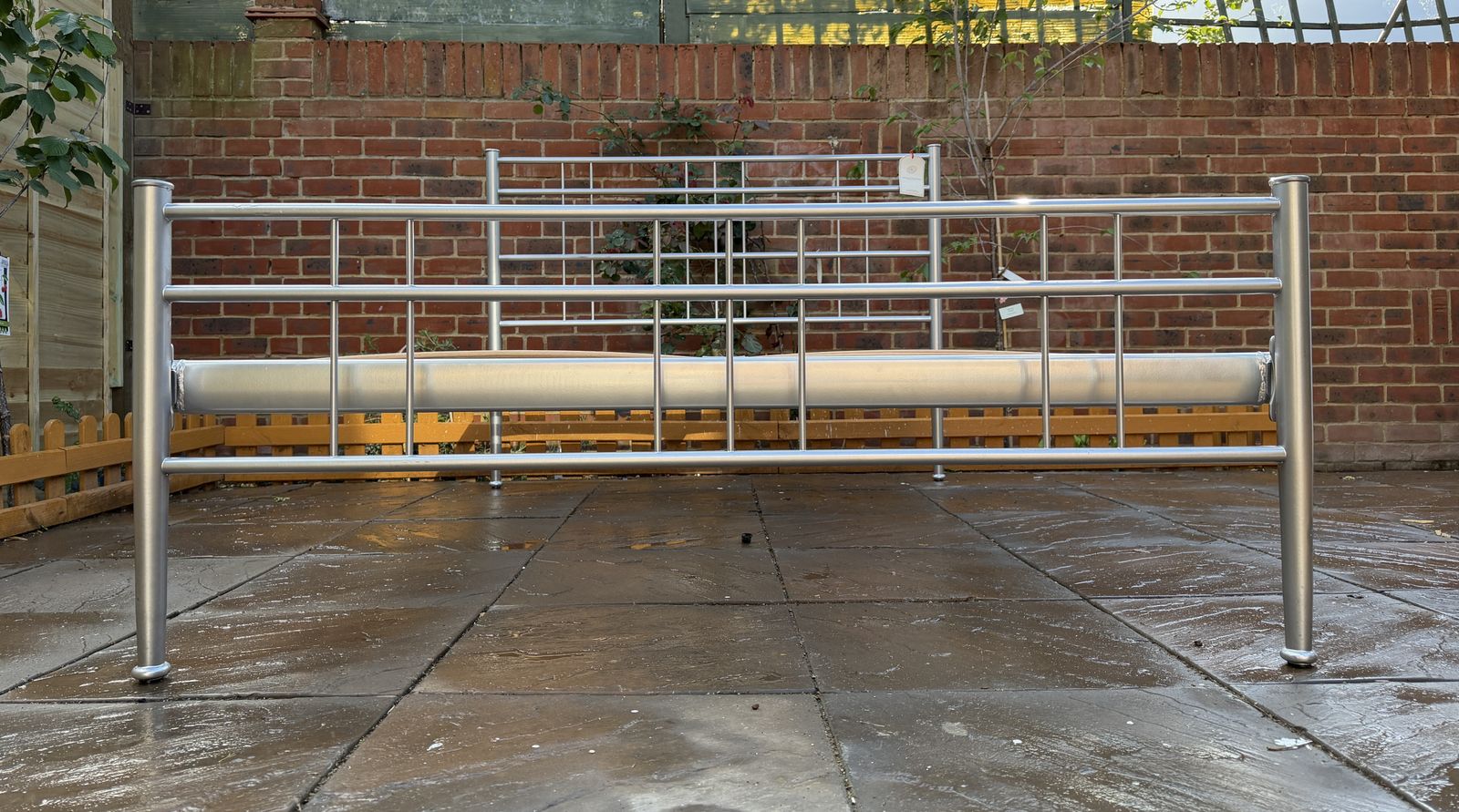 Pretty “The Original Bed Company” Milano Iron / Metal Double Size Frame, Great Condition photo buy