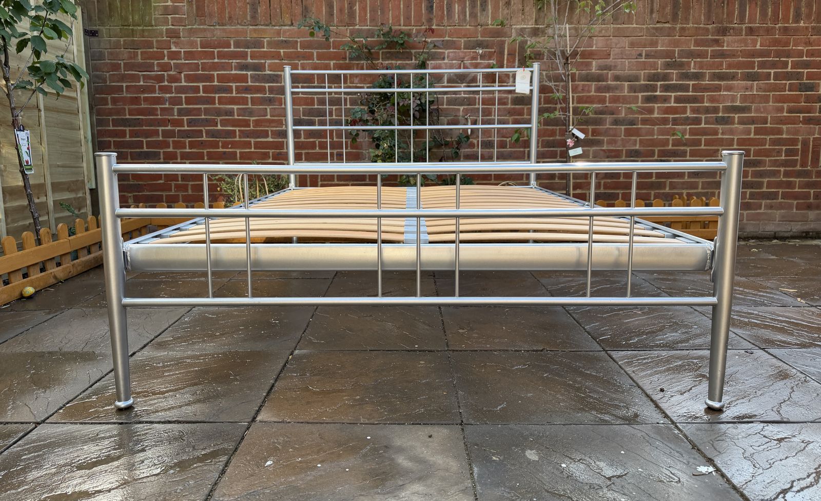 Pretty “The Original Bed Company” Milano Iron / Metal Double Size Frame, Great Condition photo vintage