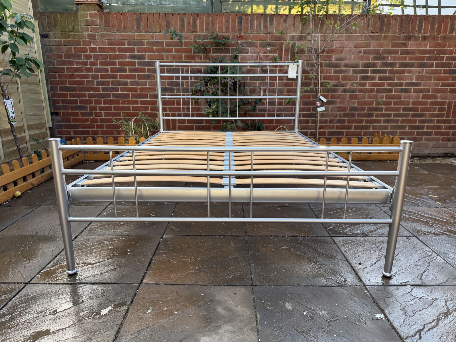photo furniture Pretty “The Original Bed Company” Milano Iron / Metal Double Size Frame, Great Condition