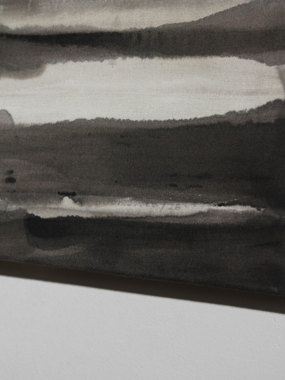 Schilderij met horizontale organische lijnen in zwart-wit, 100x100cm, Karina Savonenko, 2026 photo vintage