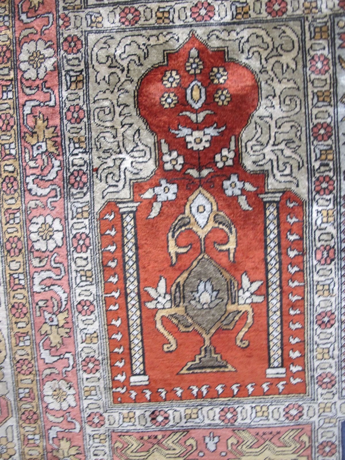 photo buy Hereke tapijt van zijde en metaaldraad, Turkije, 1950-1970, 2,38 m x 1,63 m