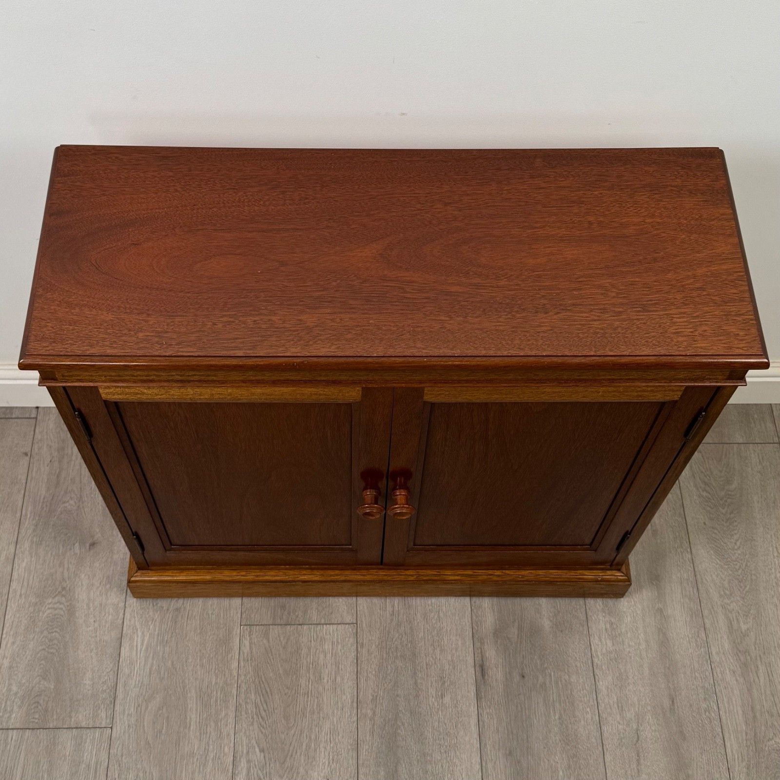 photo for sale Vintage 20th Century Small Mahogany Cupboard ( Af 5665 )
