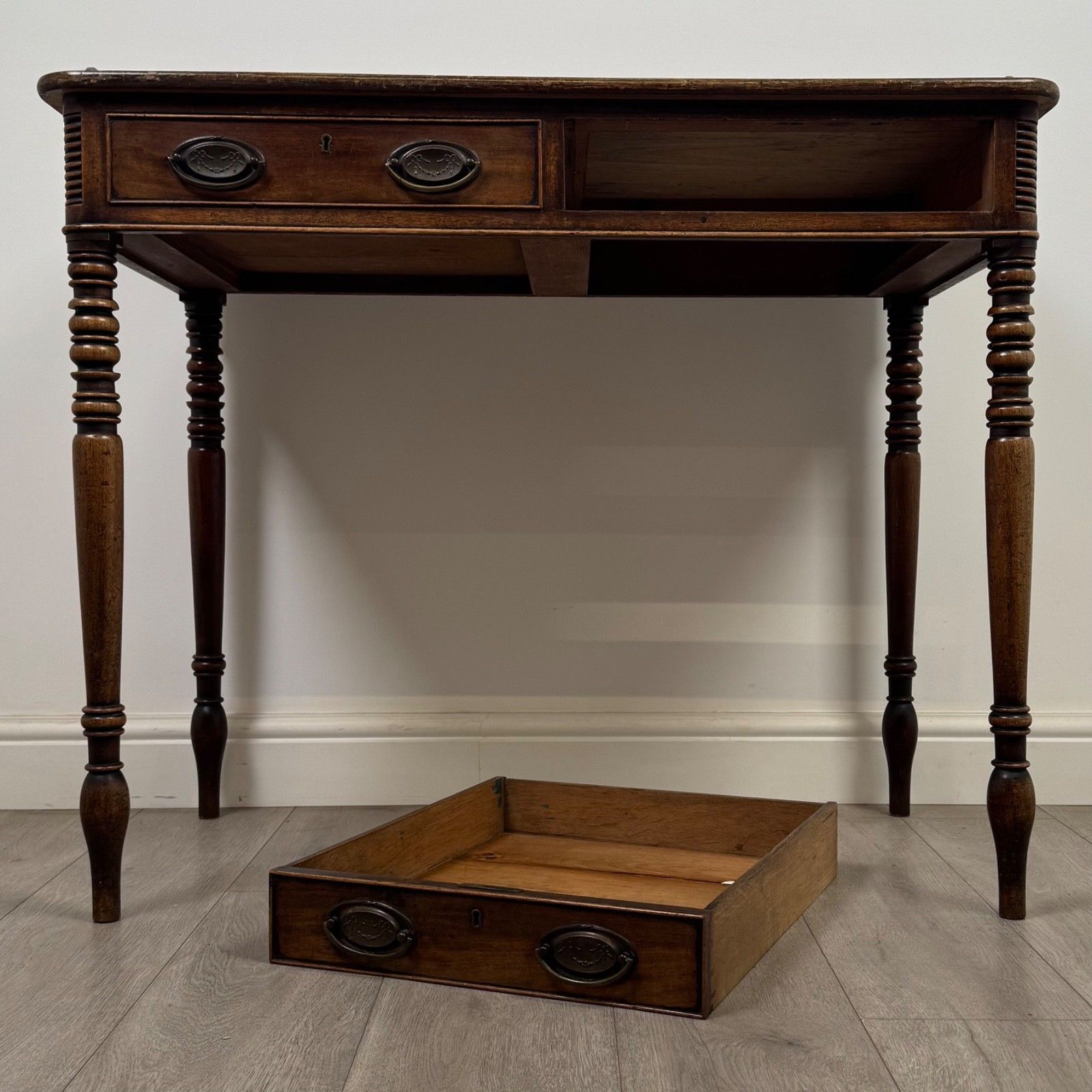 photo for sale Antique 18th Century Georgian Writing Table In Mahogany ( Af 5693 )