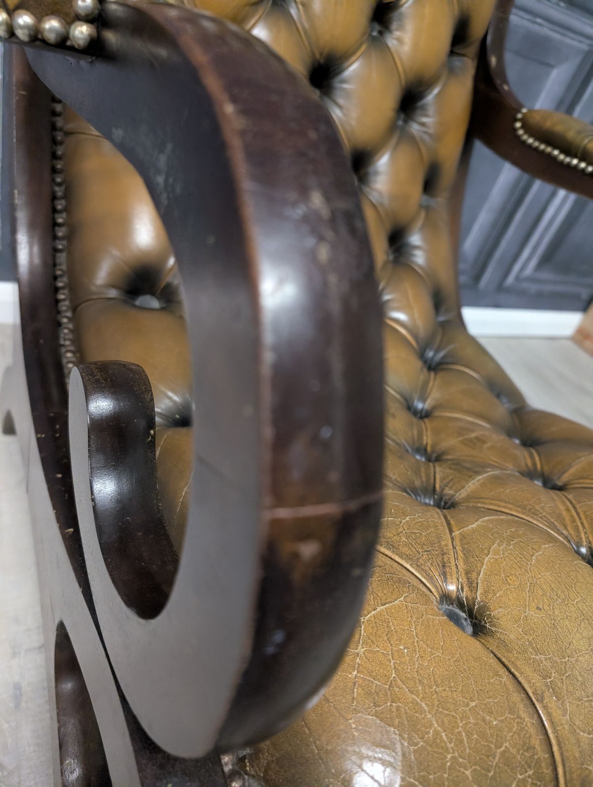 photo vinterior Vintage English Chesterfield Armchair Green Leather Club Chair 1970s