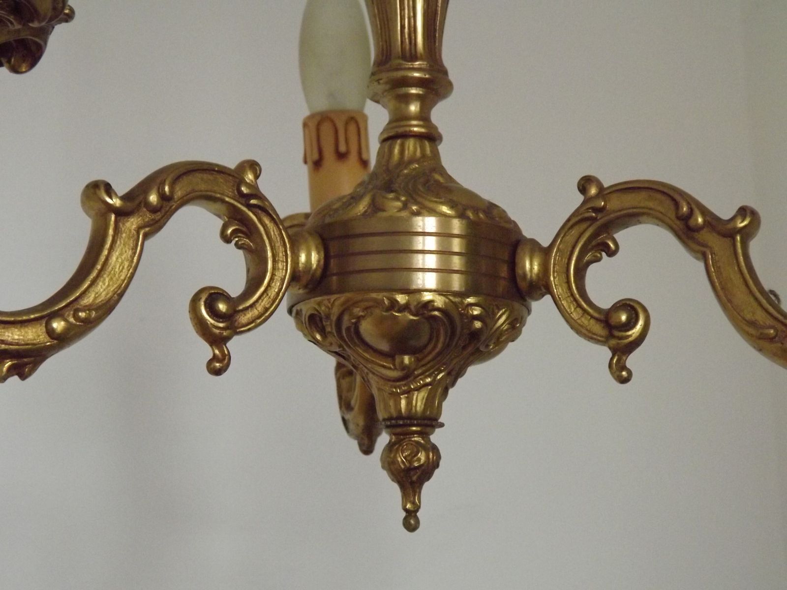 Verlichting Gestempeld bronzen Franse mid-century drielamps traditionele kroonluchter photo