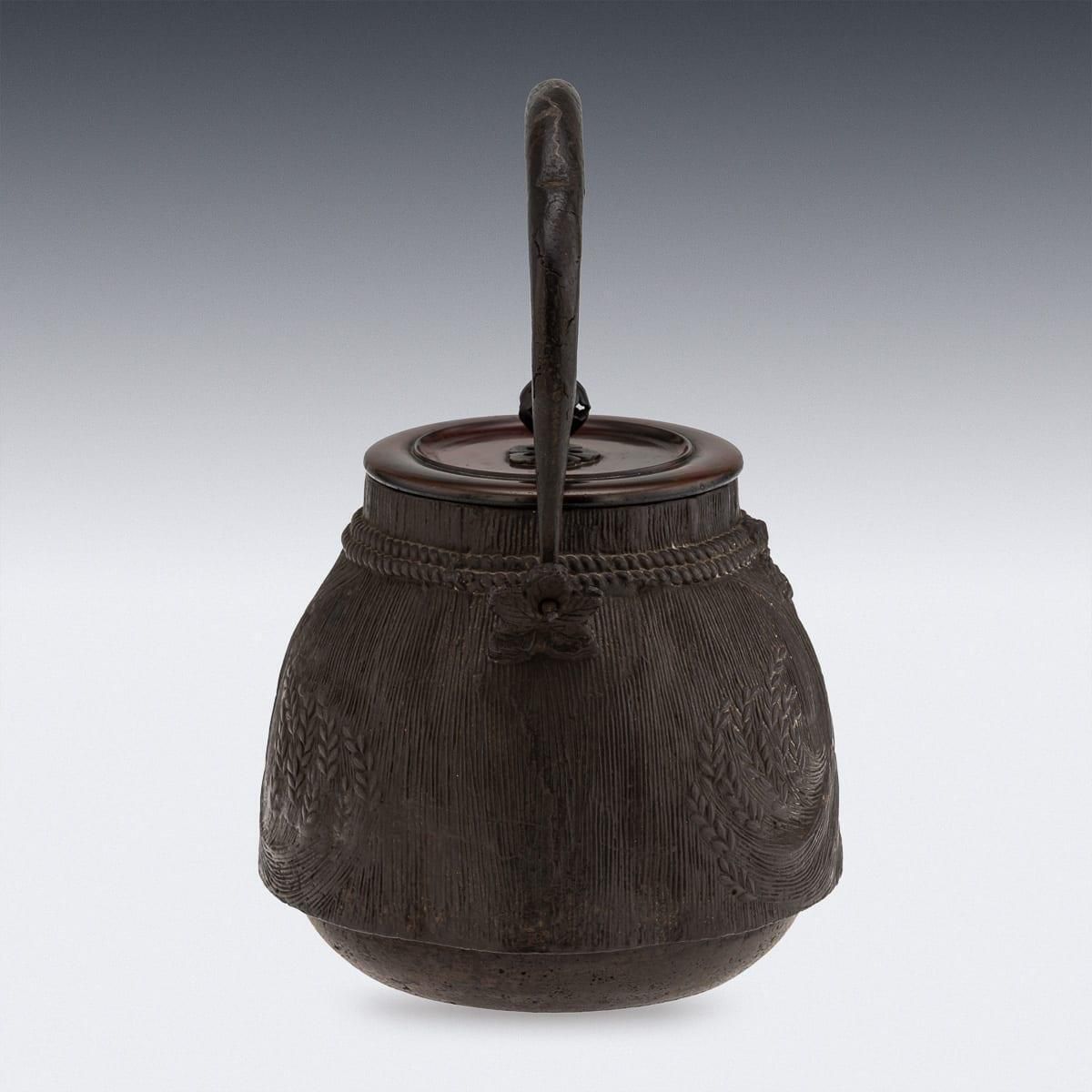 Antique 19thc Japanese Cast Iron 'Ryubundoa' Carved Tetsubin Kettle C.1890 photo Home Decor