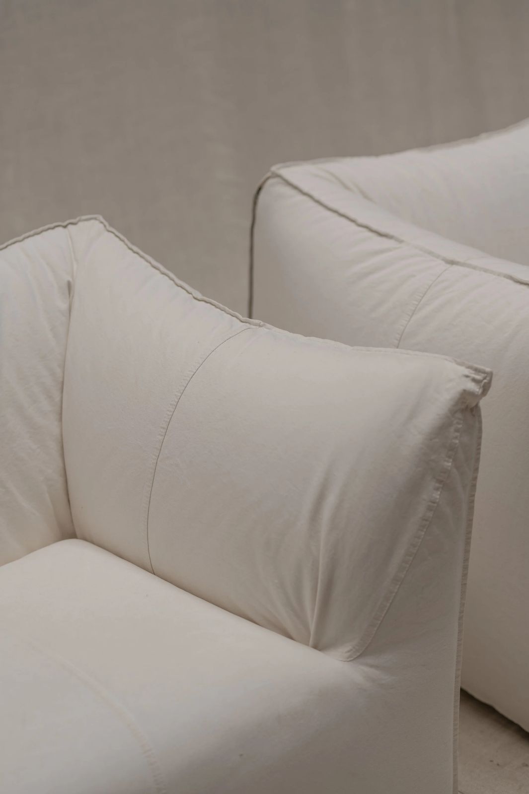 Set Of Two “Le Bambole” Lounge Chairs By Mario Bellini photo buy