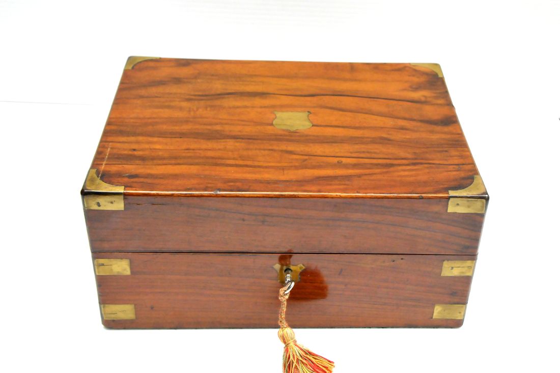Walnut Ladies Dressing Case photo vinterior