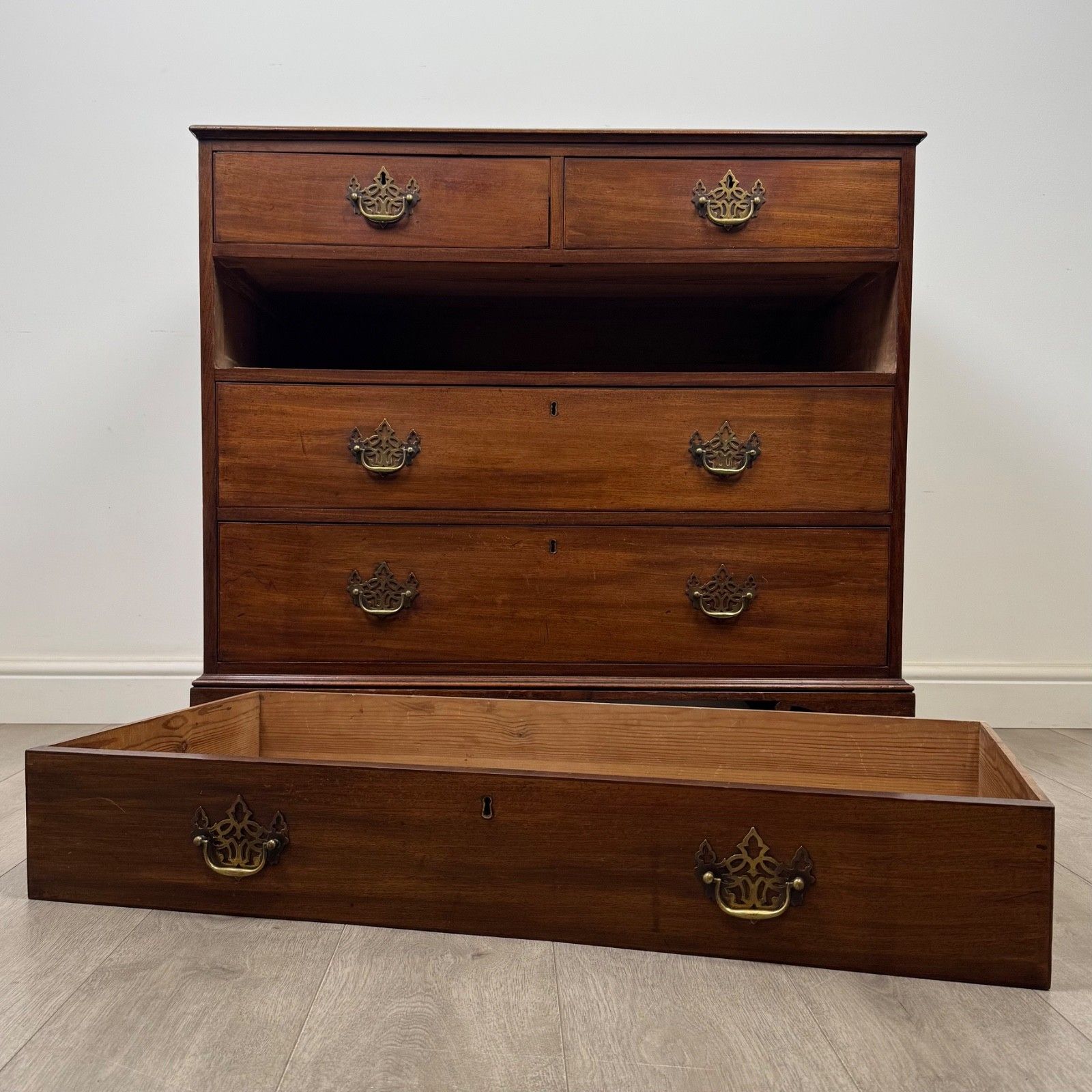 photo for sale Antique 18th Century Georgian Chest Of Drawers In Mahogany ( Af 5656 )