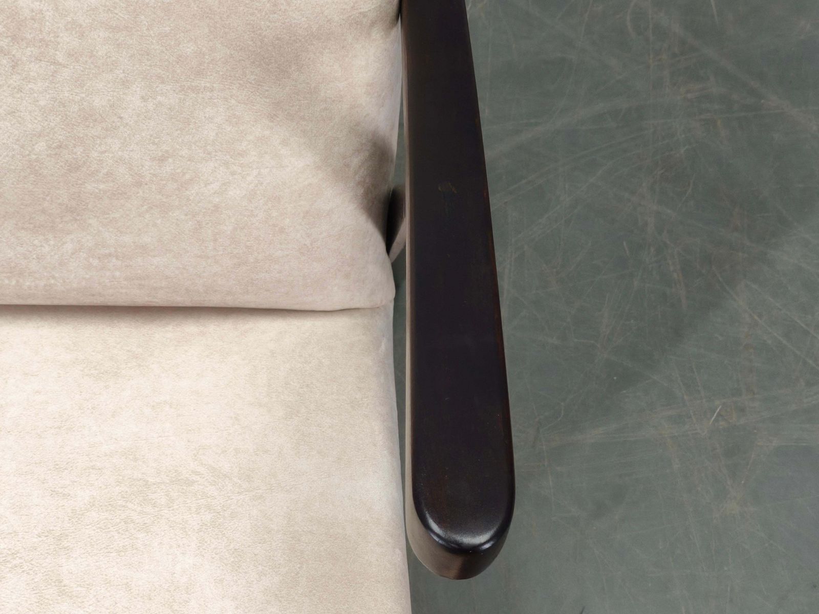 Fauteuil de salon mid-century en velours crème, Tchécoslovaquie, années 1960 photo buy