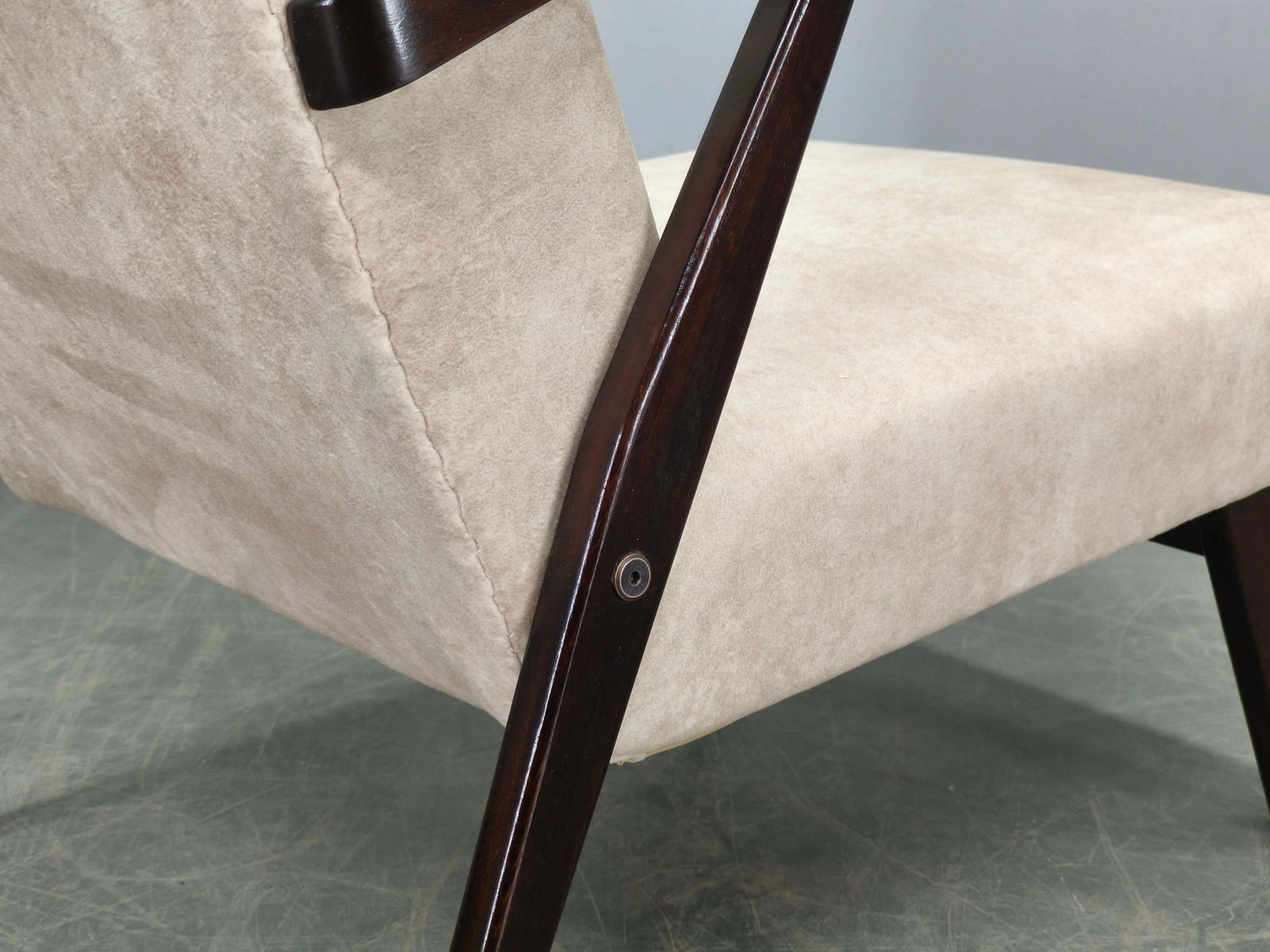 Meubels Mid-Century crème velvet loungestoel, Tsjechoslowakije, jaren 1960 photo