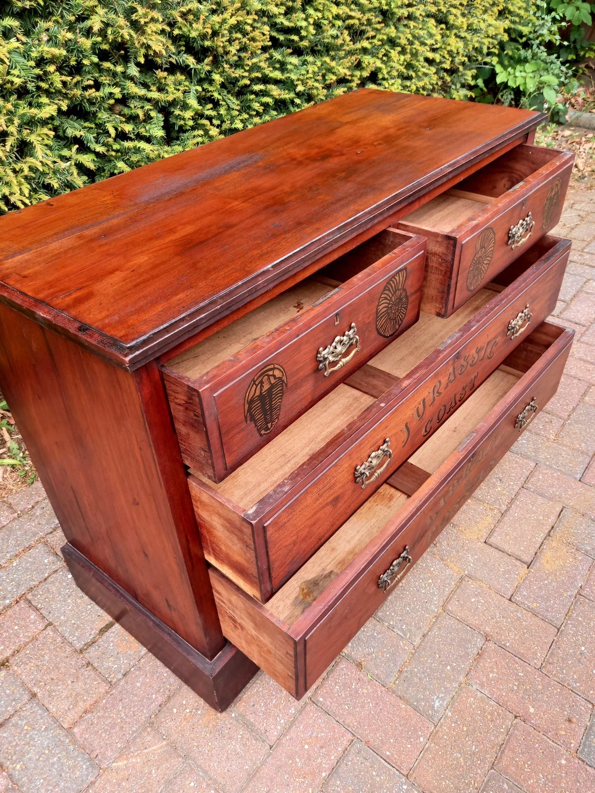 photo furniture Antique Mahogany Chest Of Drawers