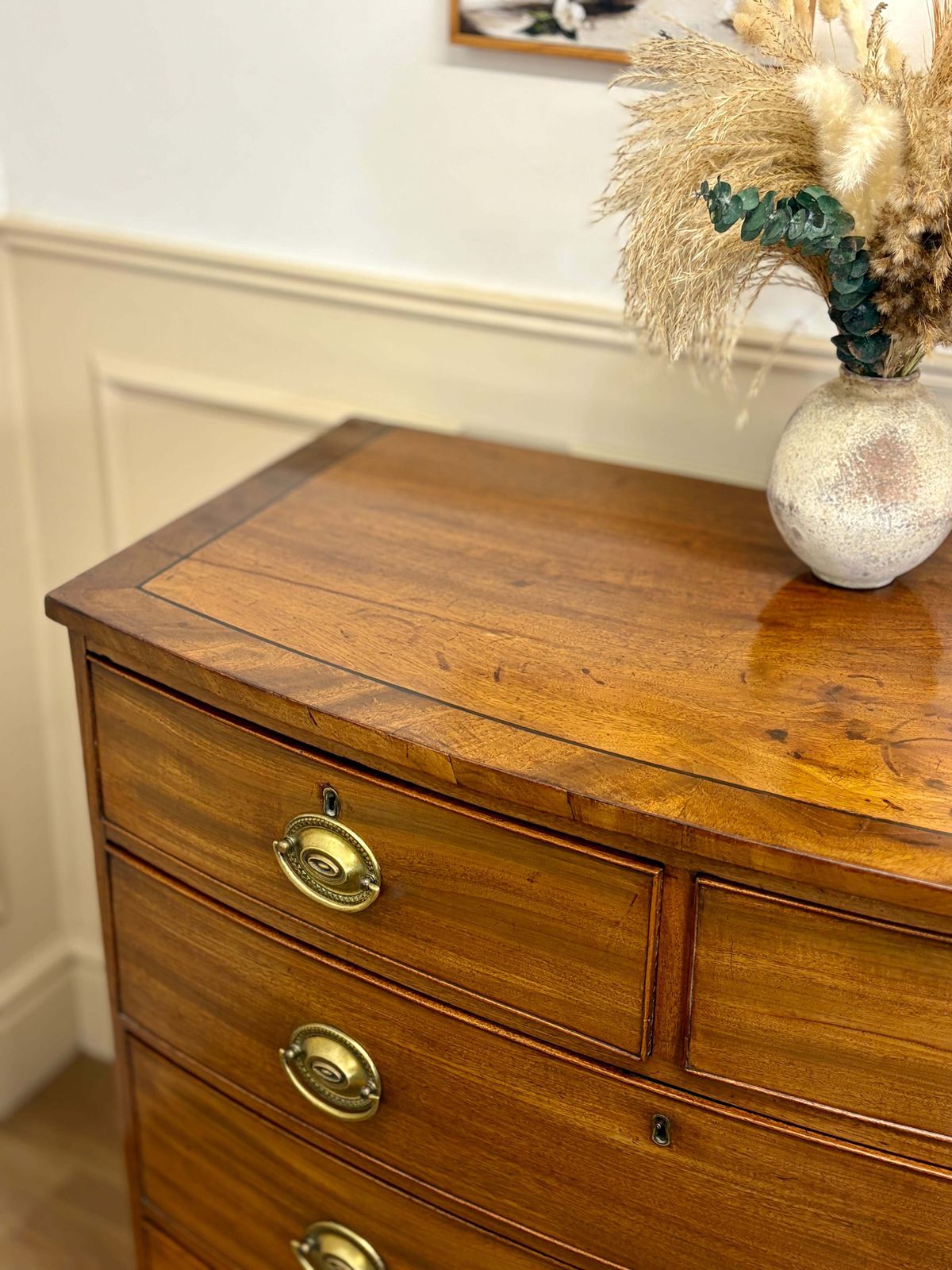 photo vintage Antique Small George III Mahogany Bow Front Chest Of Drawers
